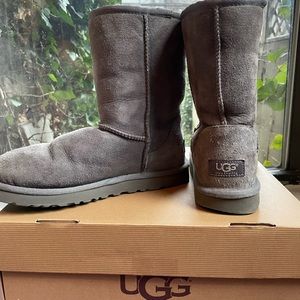 UGG Classic Short II Grey Boots
